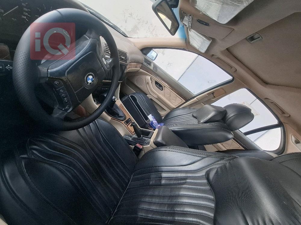 بی ئێم دەبڵیو سیریەس 5